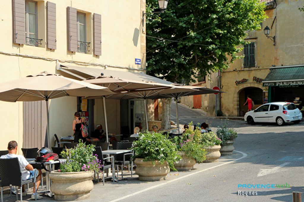 Restaurant à Rognes.