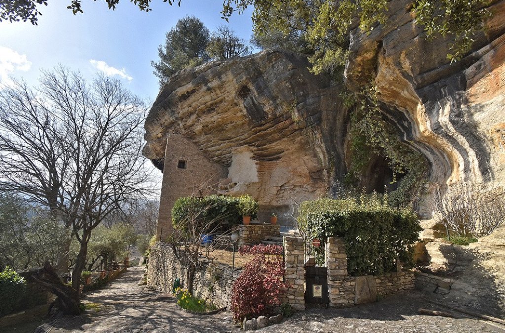 Maison troglodyte à Beaumettes.