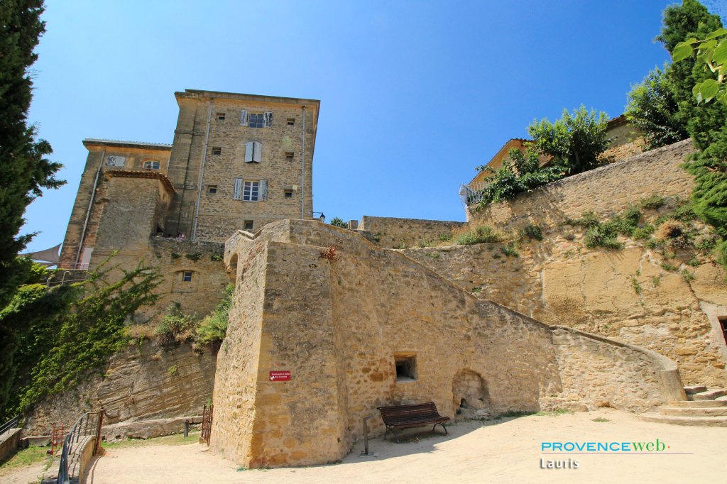 Village de Lauris.