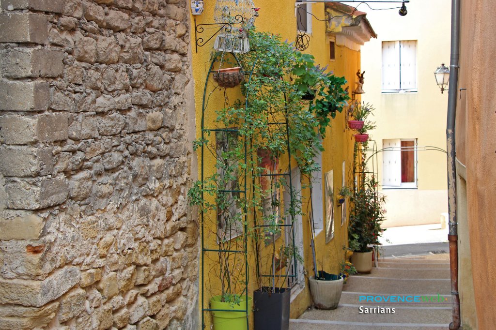 Ruelle à Sarrians.