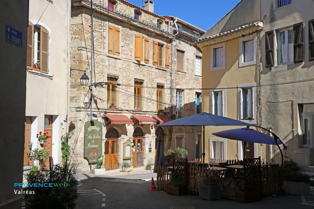 Rue à Valréas.