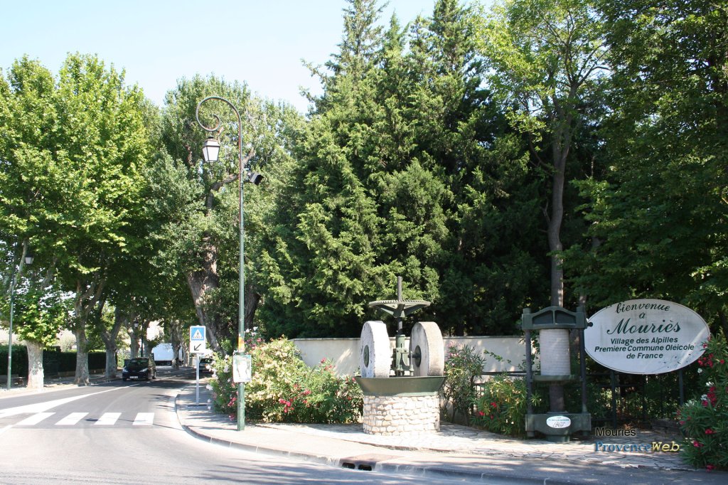 Mouriès dans les Alpilles.