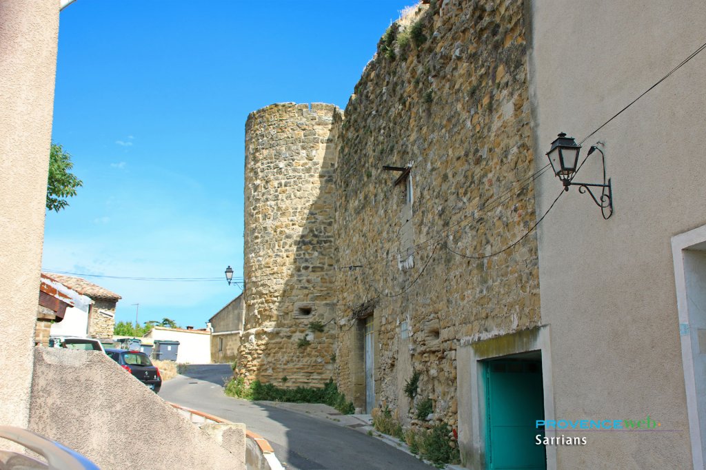 Fortifications à Sarrians.