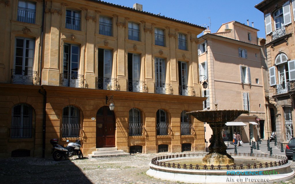 Jolie place à Aix.