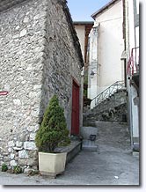 Prads-Haute-Bléone, dans le village