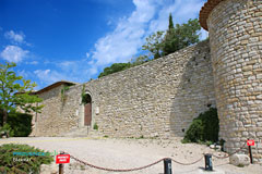 Blauvac, castle