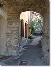 Caseneuve, passage vouté