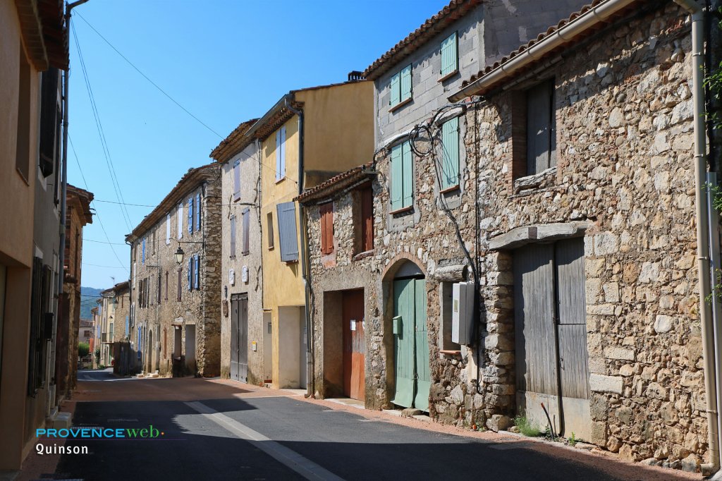 Rue à Quinson.