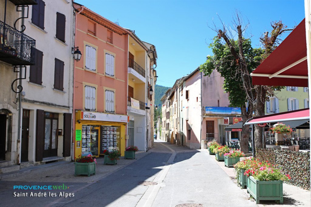 Village de Saint André les Alpes.