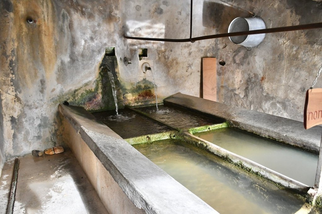 Lavoir de Saint Julien d'Asse.