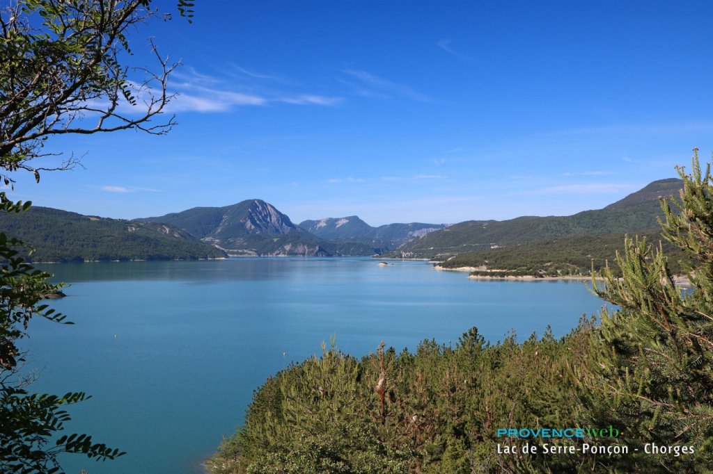 Le Lac de Serre Ponçon vu de Chorges.