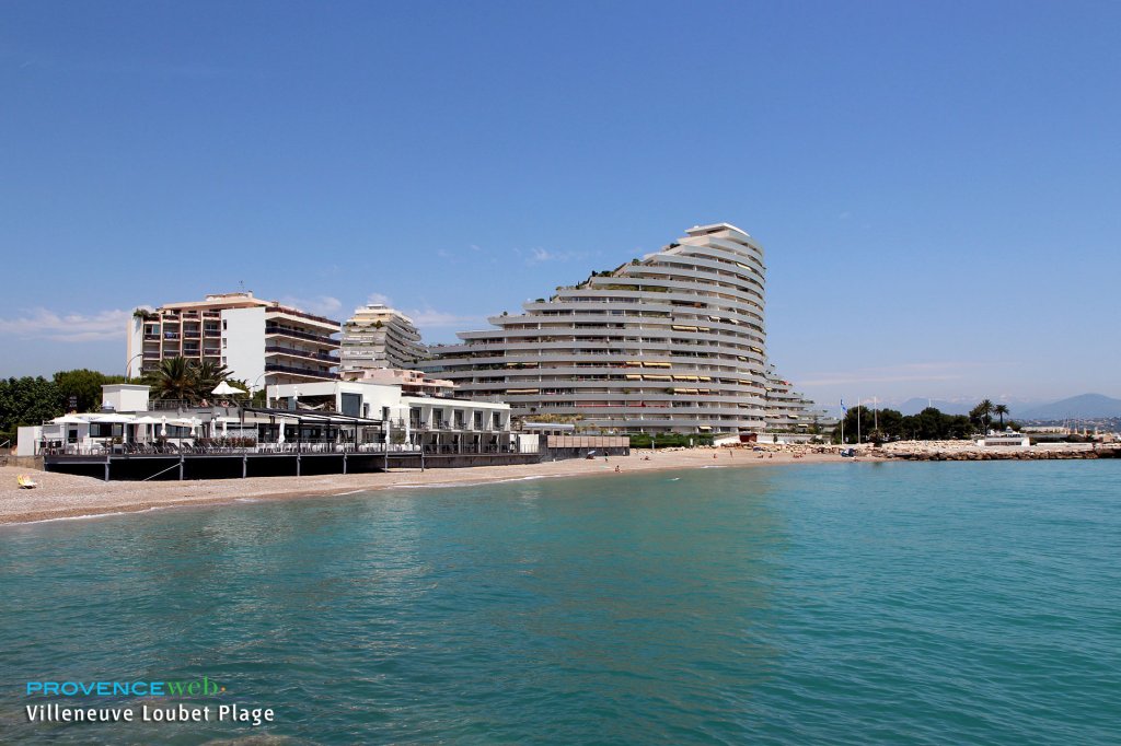 Immeuble vue mer à Villeneuve Loubet.