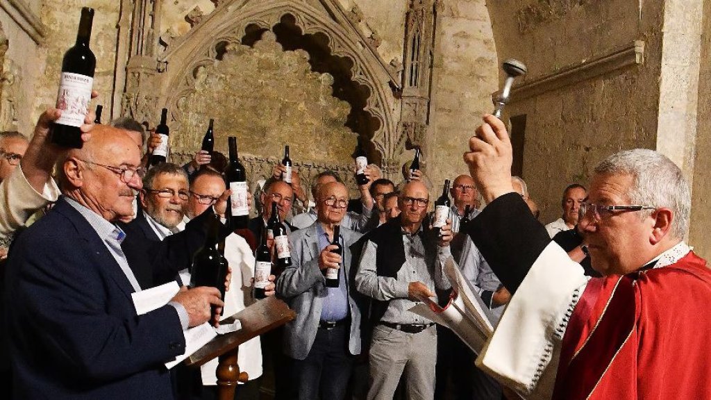 Procession des bouteilles à Boulbon.