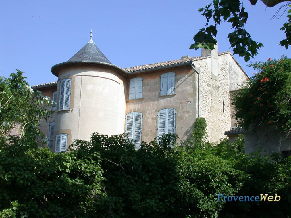 Vieille demeure à Eyguières.
