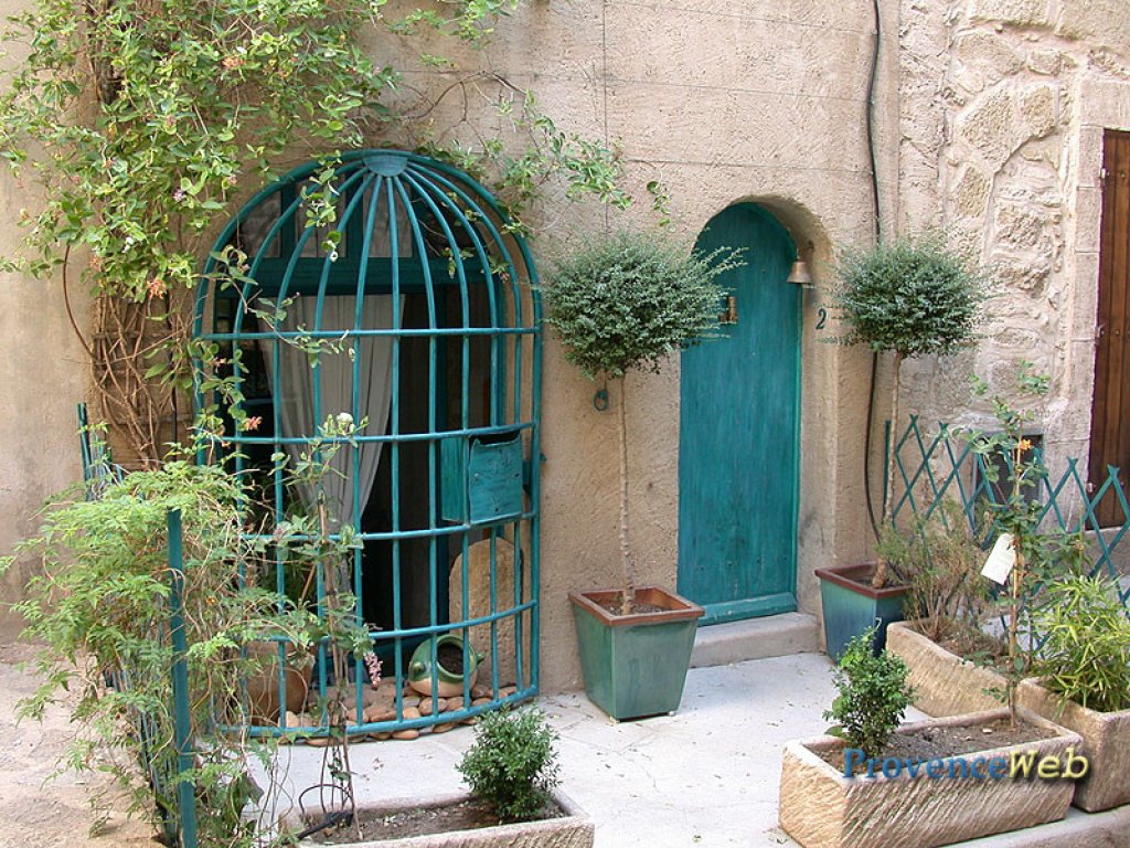 Ruelle à Eyguières.
