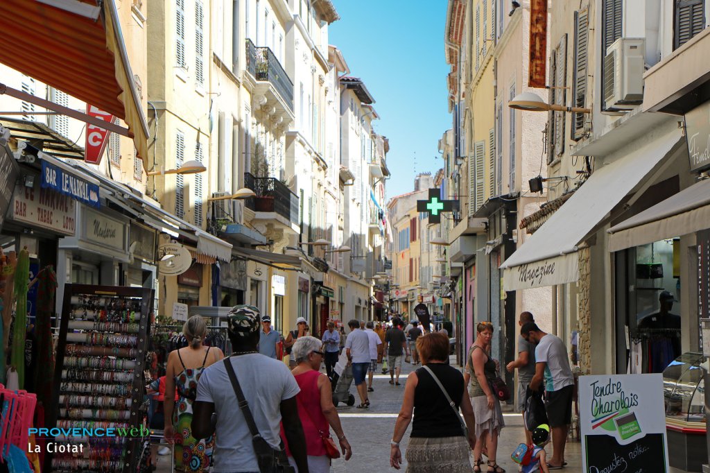 Ruelle piétonne dans le vieux centre.