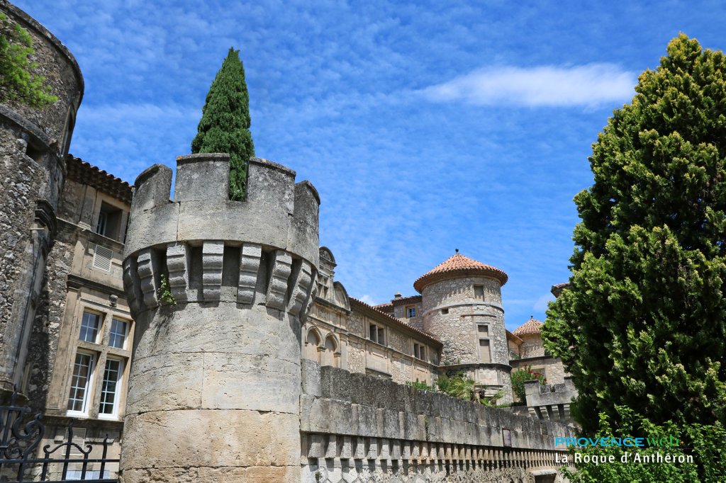 Tour de La Roque d'Anthéron.