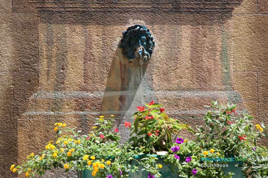 Fontaine à Courthézon.