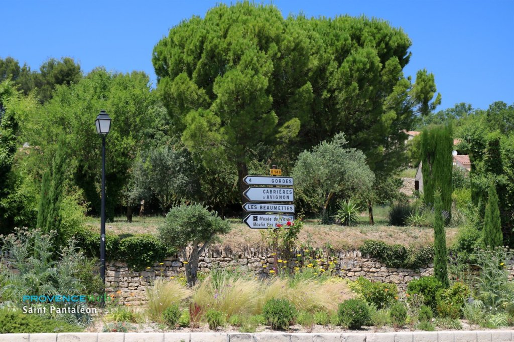 Entrée du village.