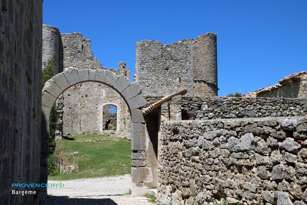 ruines du Château de Bargème.