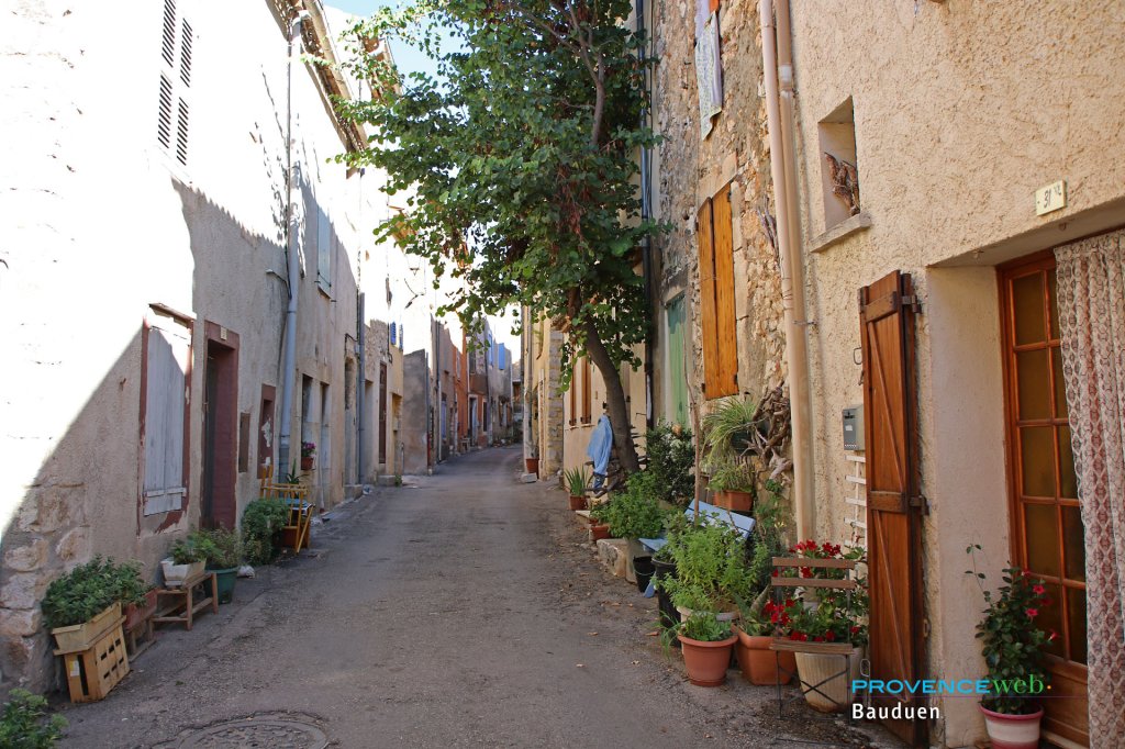 Ruelle à Bauduen.