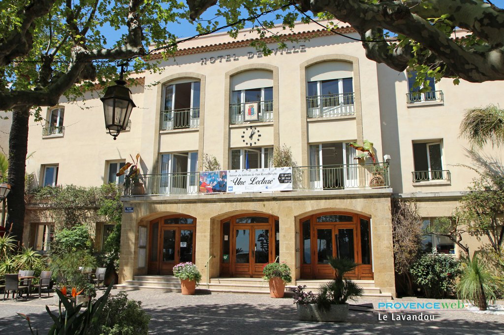 Mairie du Lavandou.