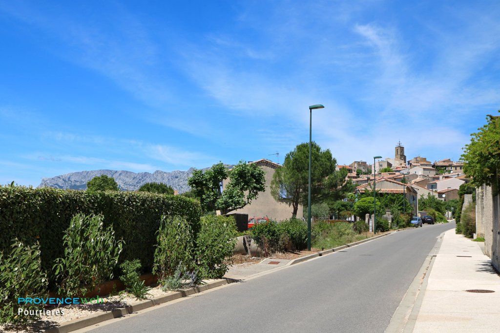 village de Pourrières.