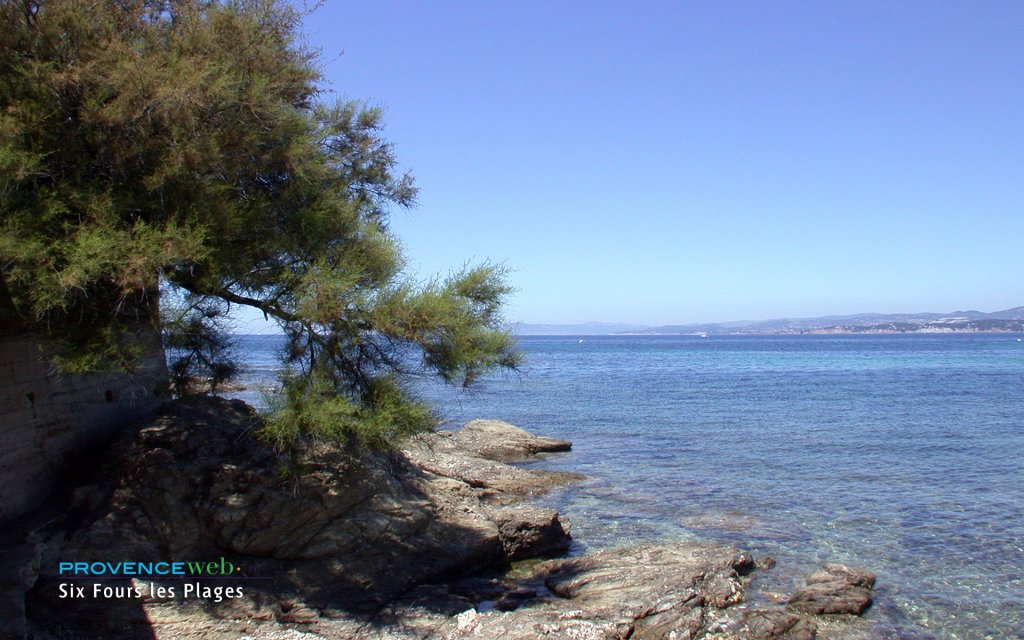 Randonnée le long du sentier du littoral à Six Four les Plages.