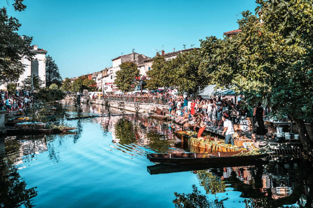 Marché flottant de l'Isle sur la Sorgue.