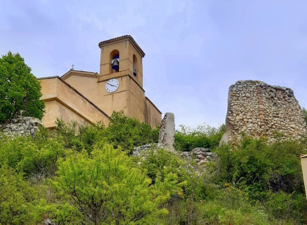 L'église de Saint Jurs.