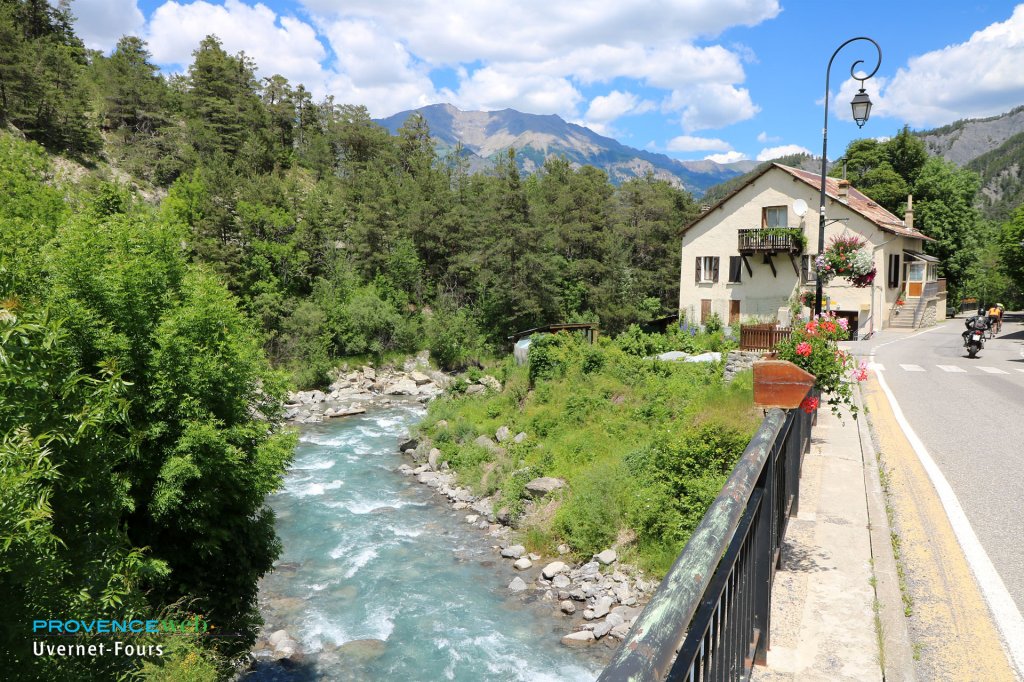 Village d'Uvernet Fours.