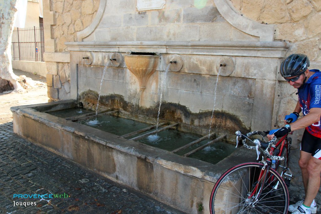 Fontaine à Jouques.