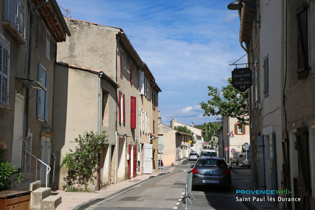 Village Saint Paul lez Durance.