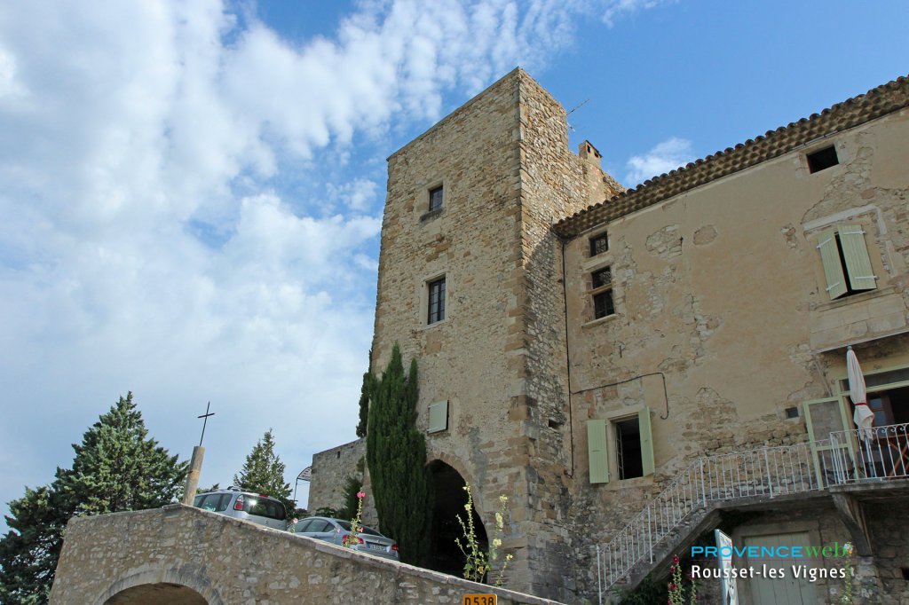 Tour fortifiée.