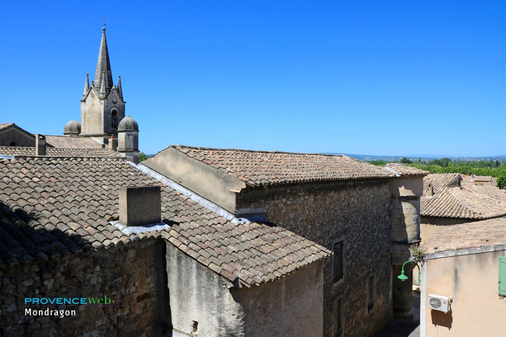 Village de Mondragon.