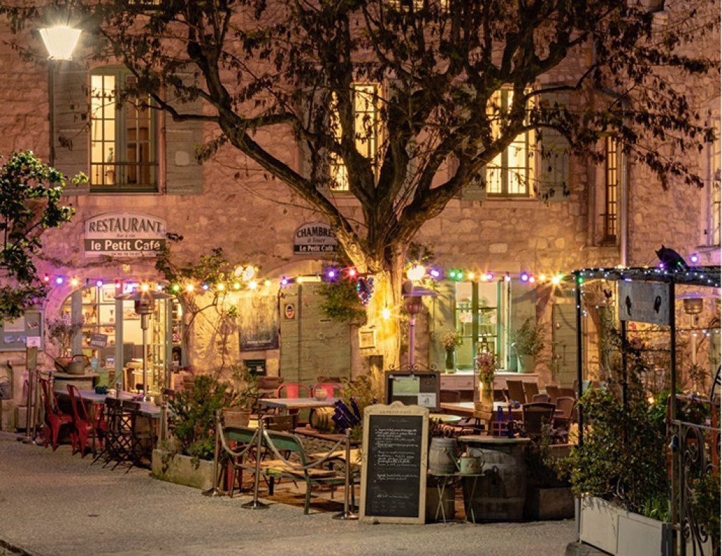 Le Petit Café Apt.