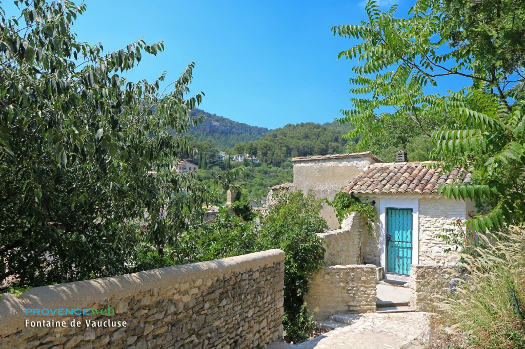 Ruelle à Fontaine de Vaucluse.