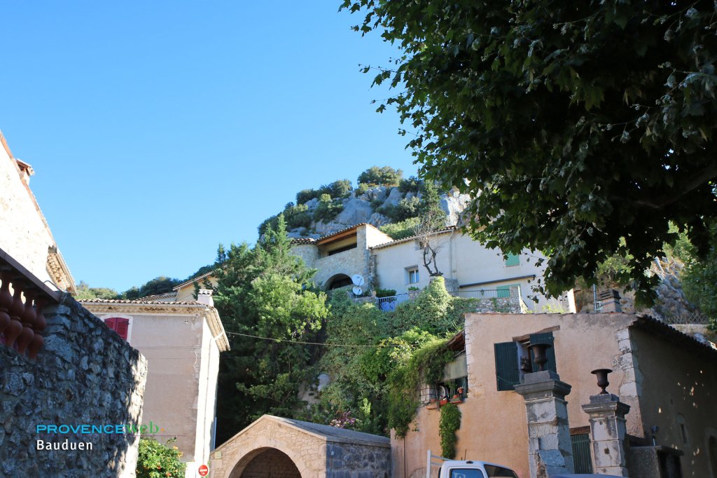 Maisons dans les hauteurs du village.