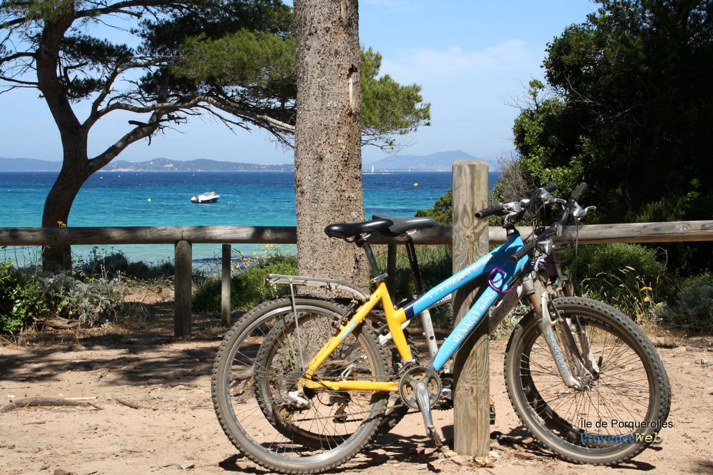 Vélo à Porquerolles.