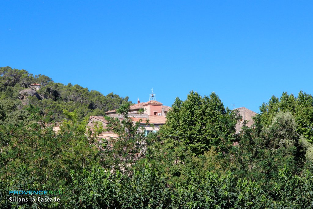 Le village de Sillans la Cascade.