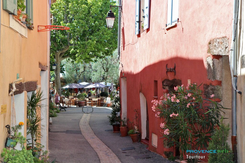 Ruelle à Tourtour.