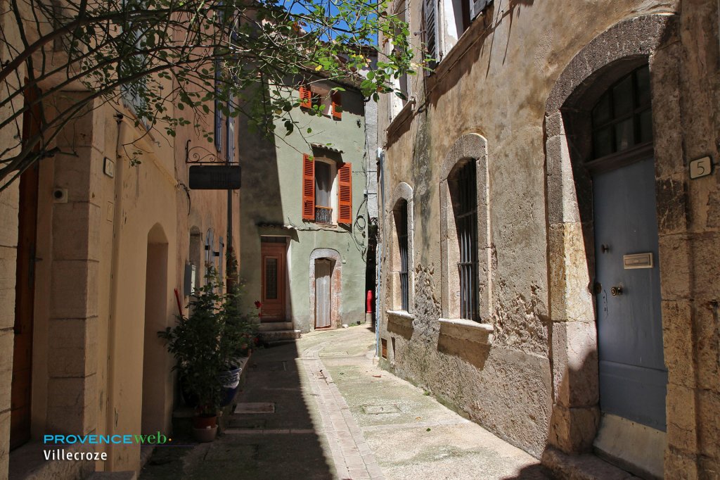 Ruelle à Villecroze.