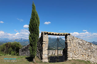 Aiglun, door of the cemetery and 9 high definition photographs