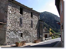 Beaujeu, stone built house