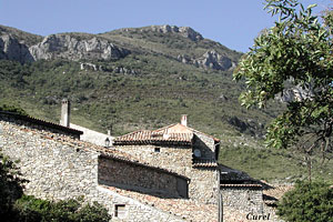 Curel, roofs and mountain