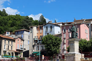 Digne les Bains, square and statue