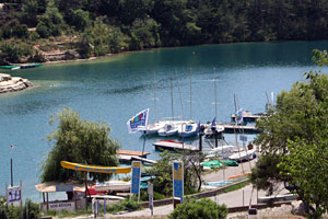Esparron de Verdon, marina on the lake