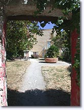 Greoux les Bains, courtyard