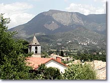 Mézel, village, clocher et paysage