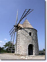 Montfuron, windmill